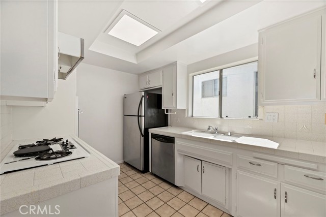 2015 Hillcrest Drive, Hermosa Beach, California 90254, 3 Bedrooms Bedrooms, ,1 BathroomBathrooms,Residential,Sold,Hillcrest,SB22206794