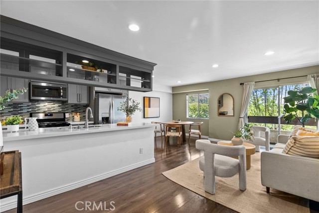Detail Gallery Image 2 of 40 For 2700 Cahuenga Bld #3104,  Hollywood Hills,  CA 90068 - 1 Beds | 1 Baths