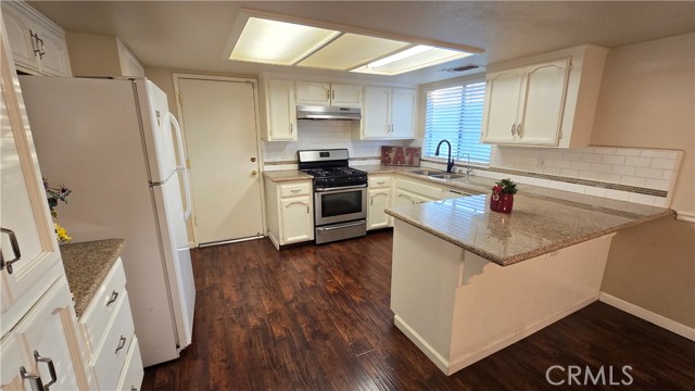 Detail Gallery Image 10 of 27 For 155 N Haney Ave, Reedley,  CA 93654 - 3 Beds | 2 Baths