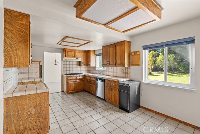 Detail Gallery Image 13 of 46 For 1012 Diamond Dr, Santa Maria,  CA 93455 - 4 Beds | 3 Baths