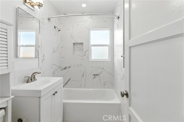 12753 Oxnard St, North Hollywood CA: https://media.crmls.org/medias/844d6da2-12ae-4860-9e43-46c8c9e8166a.jpg
