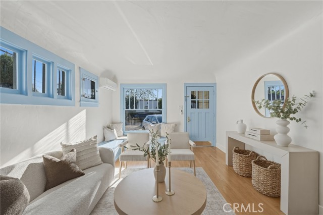 Image 3 of 50 For 3327 Hollydale Dr.