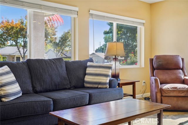 Detail Gallery Image 6 of 25 For 211 S 3rd Ave, Upland,  CA 91786 - 2 Beds | 2 Baths