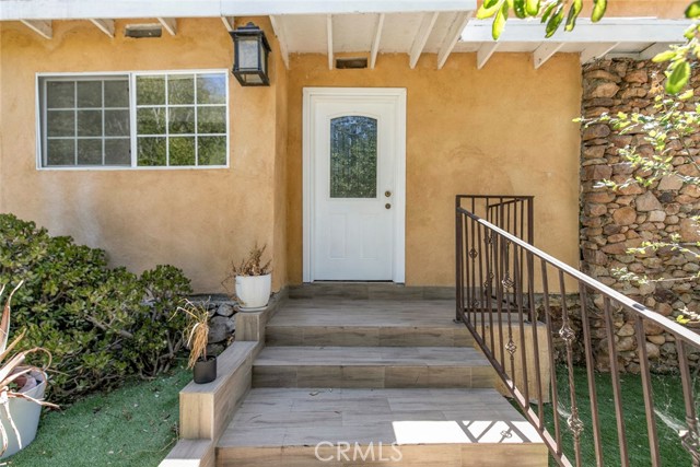 10058 Sunland Boulevard, Sunland CA: https://media.crmls.org/medias/844f24c4-5890-4218-85ba-9703c0389855.jpg