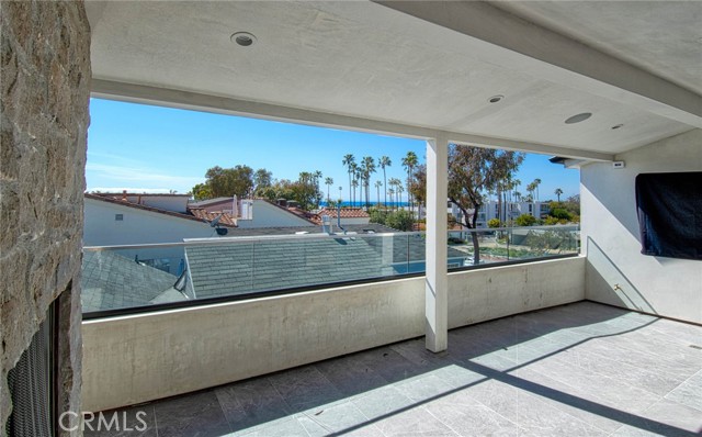 Detail Gallery Image 20 of 23 For 710 Avocado Ave a,  Corona Del Mar,  CA 92625 - 3 Beds | 3/1 Baths