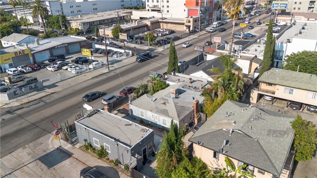 11170 Burbank Boulevard, North Hollywood CA: https://media.crmls.org/medias/844f81b2-d756-4712-a722-b92cf17ba363.jpg