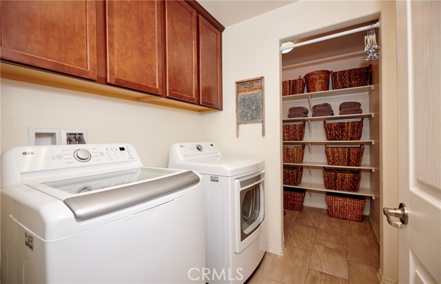 4049 Running Oak Lane, San Bernardino CA: https://media.crmls.org/medias/844f9ef1-2bbc-4c98-81e0-3b5c62bd7647.jpg