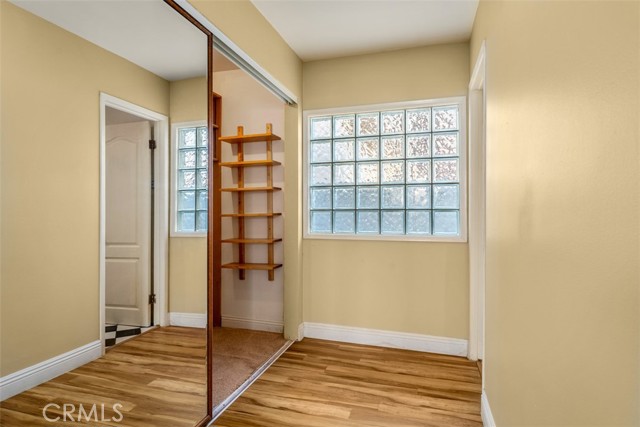 55 B Surfside Avenue, Surfside CA: https://media.crmls.org/medias/845047c2-9173-45b9-be00-95cb9858f5c2.jpg