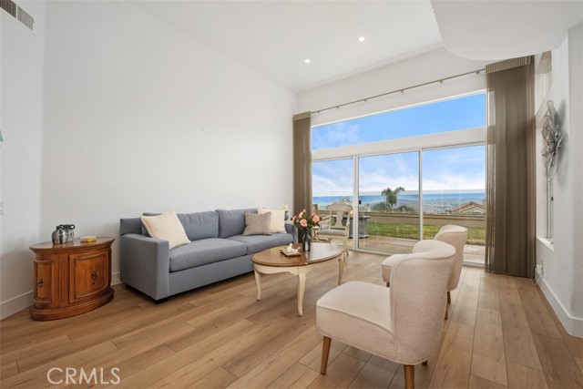 40 Camino Katia, San Clemente CA: https://media.crmls.org/medias/8450ca4f-c09a-42c1-b63d-4646182146f7.jpg
