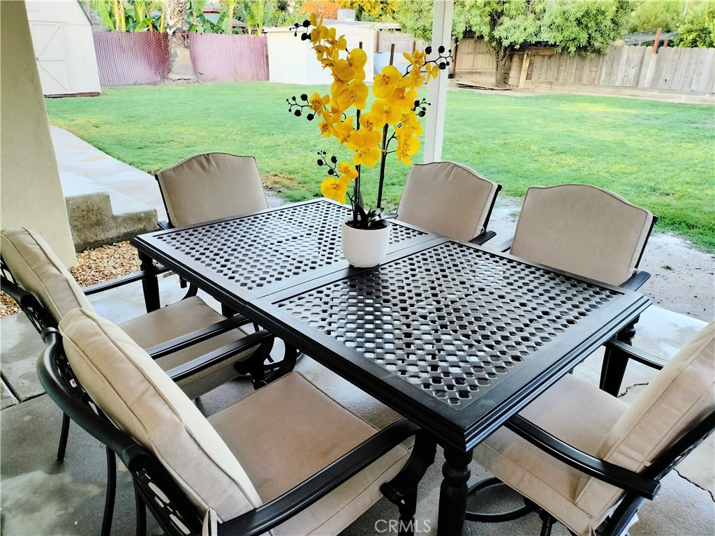 https://media.crmls.org/medias/845329e1-4902-48cb-a389-0f6559b192fb.jpg?preset=X-Large