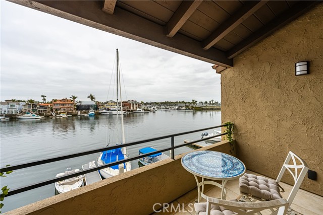 17110 Bluewater Lane, Huntington Beach CA: https://media.crmls.org/medias/84533b1f-4f0c-4c4d-8114-7d47b61783f0.jpg