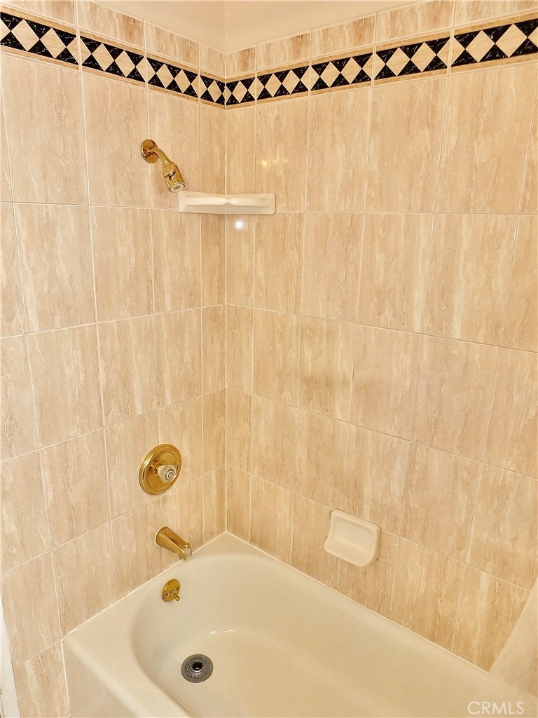 https://media.crmls.org/medias/84546440-4376-4fa4-8c20-35ec81113dce.jpg?preset=X-Large