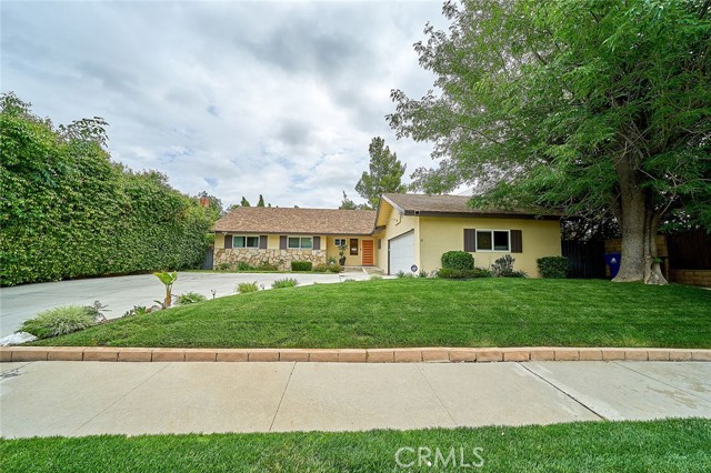 Detail Gallery Image 1 of 22 For 11640 Verada Ave, Granada Hills,  CA 91344 - 4 Beds | 2 Baths
