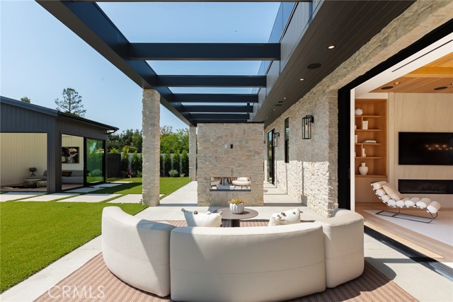 4601 Vista De Oro Avenue, Woodland Hills CA: https://media.crmls.org/medias/84563b61-c35e-4415-9c95-918fd78688a9.jpg