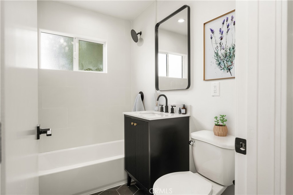 MLS #WS25154241 img 12