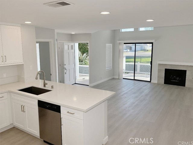 Detail Gallery Image 2 of 15 For 11 Briarglen, Irvine,  CA 92614 - 2 Beds | 2 Baths