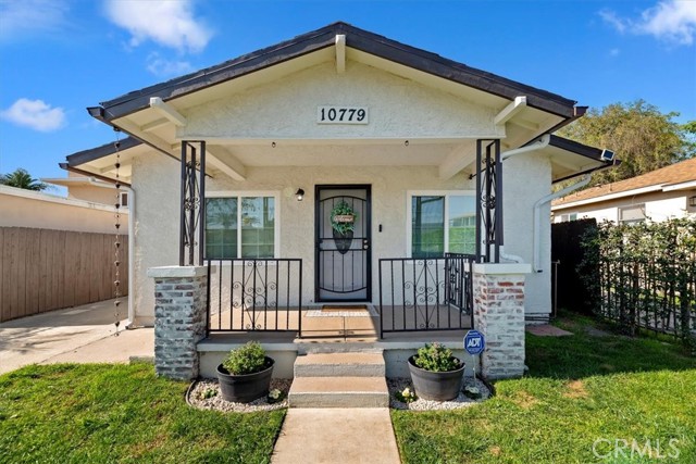 Detail Gallery Image 2 of 37 For 10779 Barlow, Lynwood,  CA 90262 - 2 Beds | 1 Baths