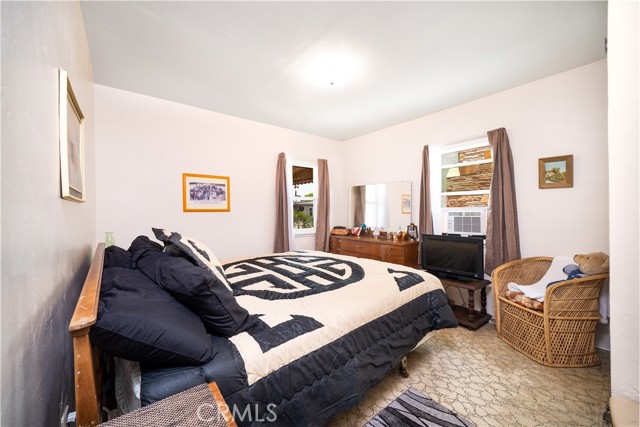 5870 Lemon Avenue, Long Beach CA: https://media.crmls.org/medias/84578e46-eb4b-4d70-bb2f-7c6314f624a9.jpg