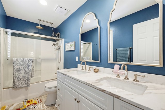 Detail Gallery Image 31 of 42 For 19890 Holly Drive, Saugus,  CA 91350 - 3 Beds | 3 Baths