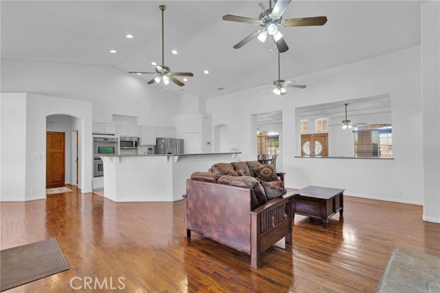 21350 Ramona Avenue, Apple Valley CA: https://media.crmls.org/medias/8458cb5d-4b56-4843-8b95-b0e82307e0cc.jpg