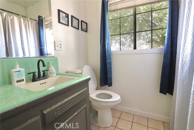 Detail Gallery Image 5 of 25 For 6591 Elmwood Rd, San Bernardino,  CA 92404 - 4 Beds | 2 Baths