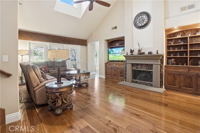 Detail Gallery Image 28 of 69 For 27139 Crystal Springs, Canyon Country,  CA 91387 - 4 Beds | 2/1 Baths