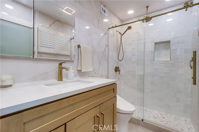 4021 S Pacific Avenue, San Pedro CA: https://media.crmls.org/medias/845b6ab7-1a01-4a5a-b8e5-d31a718345ec.jpg