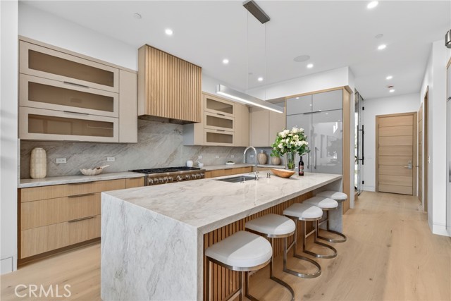 Detail Gallery Image 2 of 58 For 520 11th St, Huntington Beach,  CA 92648 - 3 Beds | 3/1 Baths