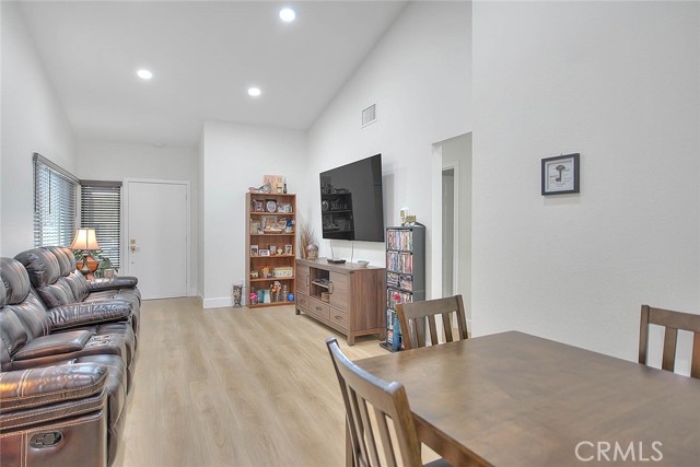 Detail Gallery Image 5 of 39 For 7077 Iris, Rancho Cucamonga,  CA 91739 - 3 Beds | 2 Baths