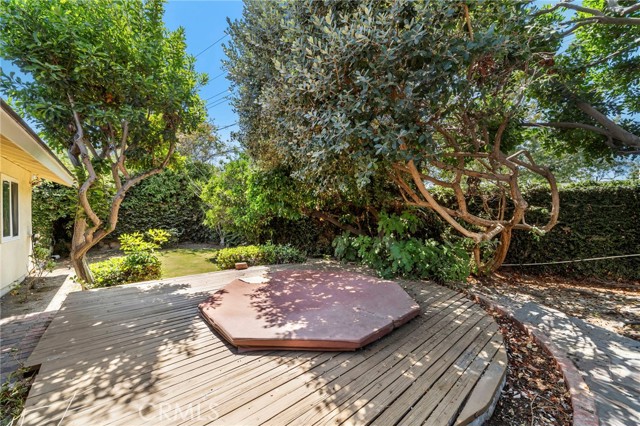 11121 Kensington Road, Los Alamitos CA: https://media.crmls.org/medias/845c72e0-c1c2-4f2c-b9f1-803988ea7956.jpg
