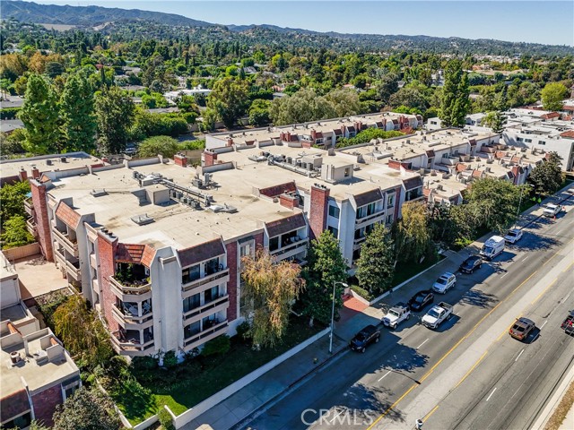 17140 Burbank, 207 photo 33