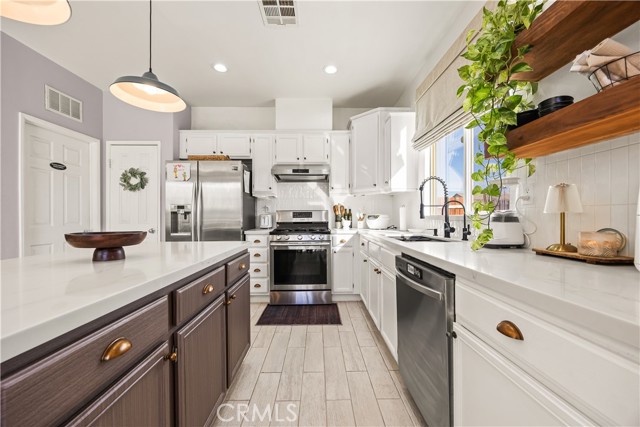 Detail Gallery Image 13 of 50 For 15592 Red Oak, Victorville,  CA 92394 - 3 Beds | 2 Baths