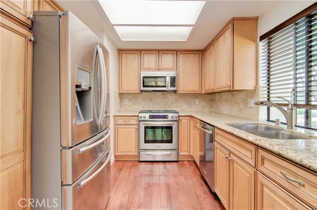 8566 Fallbrook Circle, Huntington Beach CA: https://media.crmls.org/medias/845eac23-b5a0-4b1d-a2b6-928bdbaf18ae.jpg