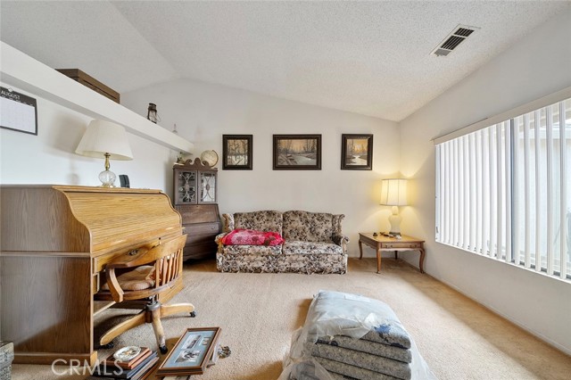 Detail Gallery Image 5 of 33 For 10217 Mount Shasta, Hesperia,  CA 92345 - 3 Beds | 2 Baths