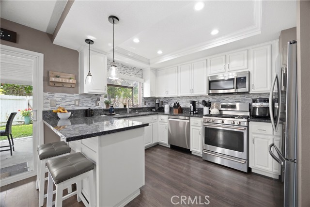 Detail Gallery Image 3 of 23 For 1992 Moonbeam Cir, Upland,  CA 91784 - 3 Beds | 2/1 Baths