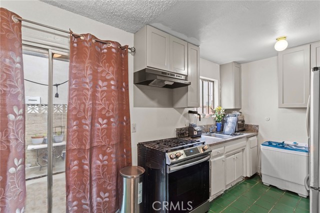 11966 Runnymede Street, North Hollywood CA: https://media.crmls.org/medias/84602136-4ba6-4d15-a777-6654d0fd4da9.jpg