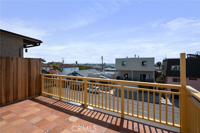 738 Manhattan Avenue, Hermosa Beach, California 90254, 5 Bedrooms Bedrooms, ,3 BathroomsBathrooms,Residential,Sold,Manhattan,SB23159527