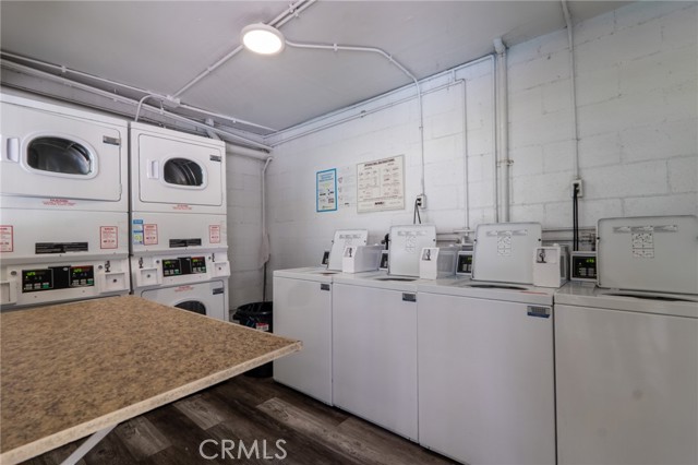 Detail Gallery Image 25 of 25 For 6155 Reseda #4,  Tarzana,  CA 91335 - 3 Beds | 2 Baths