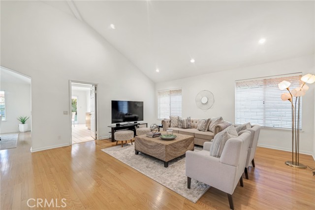 Detail Gallery Image 18 of 55 For 18830 Beechtree Ln, Porter Ranch,  CA 91326 - 5 Beds | 4/1 Baths