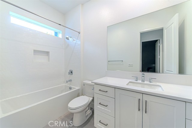 Detail Gallery Image 14 of 56 For 27503 Golden Currant, Valencia,  CA 91381 - 5 Beds | 4/1 Baths