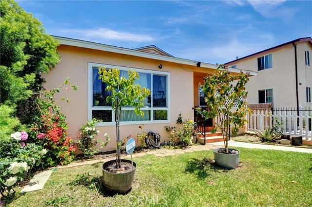 Detail Gallery Image 1 of 26 For 5864 Bonsallo Ave, Los Angeles,  CA 90044 - 4 Beds | 2 Baths