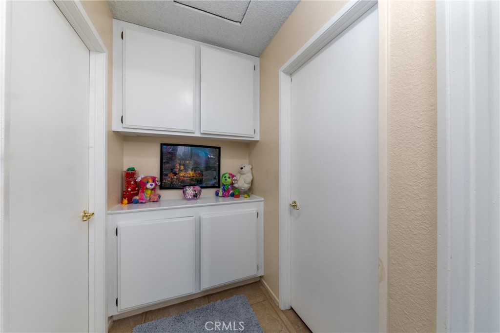 https://media.crmls.org/medias/84636e84-4de4-459f-b07a-e121715ba79f.jpg?preset=X-Large