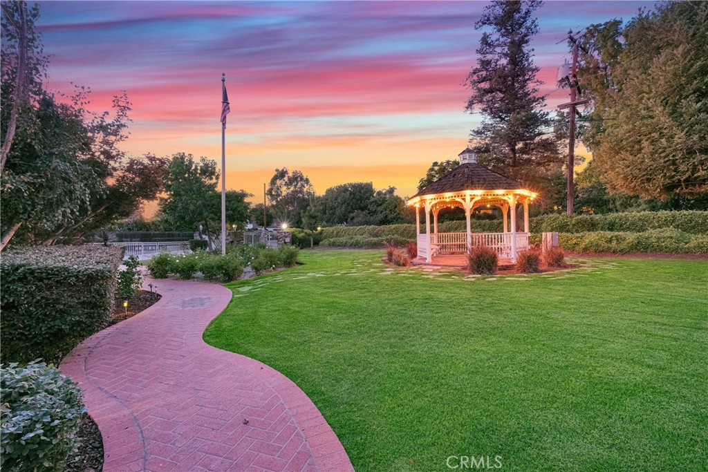 https://media.crmls.org/medias/84638f17-8883-4579-b483-92ea72d16781.jpg?preset=X-Large