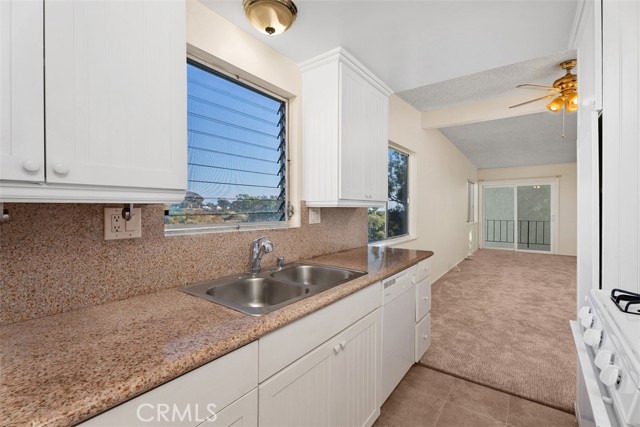 Detail Gallery Image 12 of 28 For 213 Avenida Lobeiro, San Clemente,  CA 92672 - 3 Beds | 3 Baths