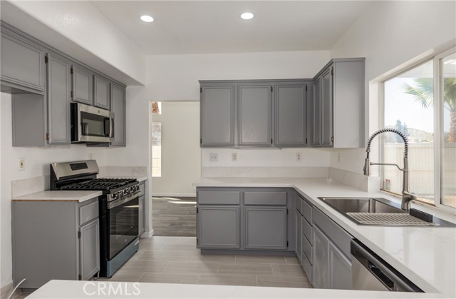 27615 Chatham Lane, Menifee CA: https://media.crmls.org/medias/8465e78b-666c-441a-9eb9-f86fb66f4c45.jpg