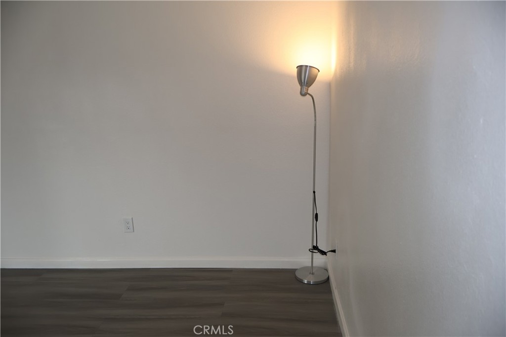 https://media.crmls.org/medias/84660fc3-bc12-456a-8d18-35b0e395e1bc.jpg?preset=X-Large