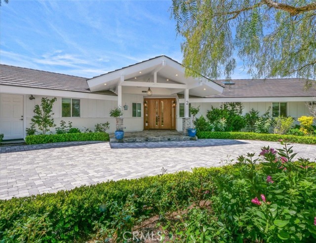 2 El Concho Lane, Rolling Hills CA: https://media.crmls.org/medias/84665062-9eff-4f6c-9db2-cff73ca10627.jpg