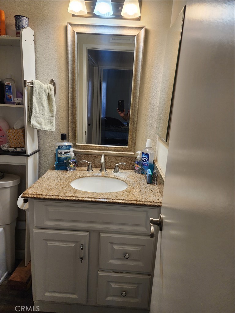 https://media.crmls.org/medias/84667729-8d53-42cf-a719-3b38b2a56930.jpg?preset=X-Large