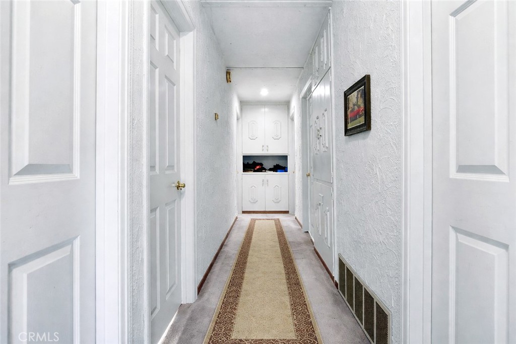 https://media.crmls.org/medias/8466aad5-fe5f-464f-8063-937675b8d406.jpg?preset=X-Large