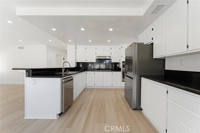 13381 Presidio Place, Tustin CA: https://media.crmls.org/medias/846771b6-b912-4214-9656-df32157d119e.jpg